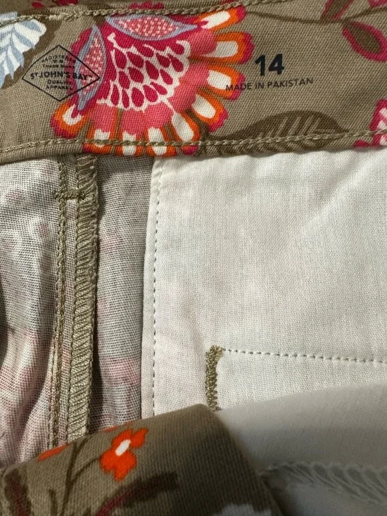 St. John’s Bay Size 14 Floral Bermuda Shorts NWT - Picture 6 of 9